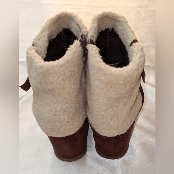 Avon Cushion Walk Womens Brown Ankle Boots Side Zip Hidden Wedge Faux Fur Sz 10 - Picture 4 of 8